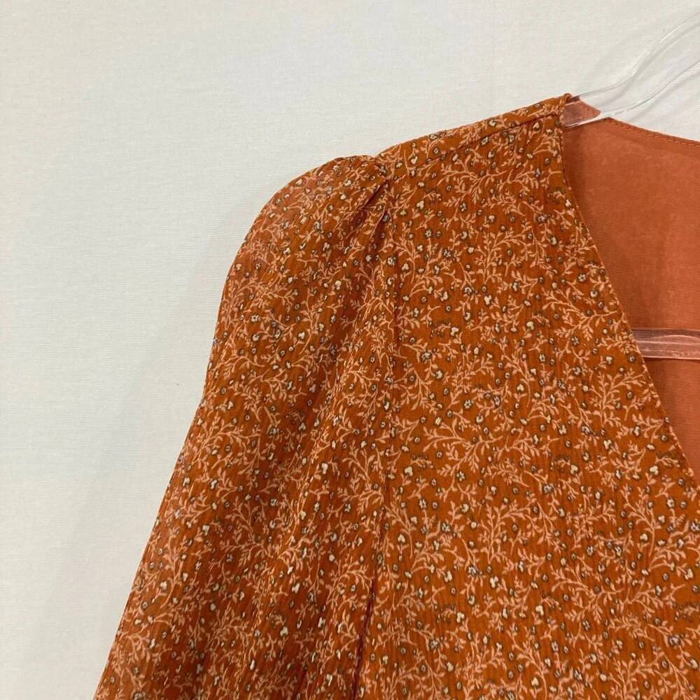 ASTR The‎ Label Small Puff Sleeve Blouse in Ditsy Floral Orange Feminine Elegant